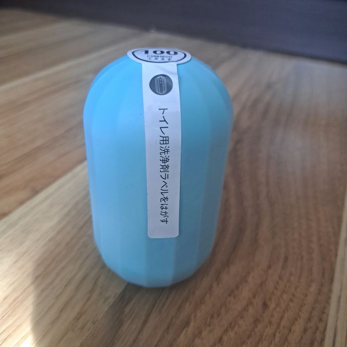 Automatyczny środek do czyszczenia toalet