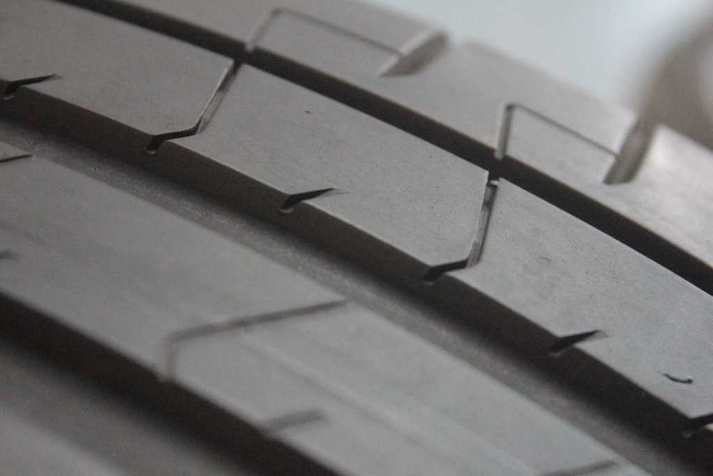 235/40/19 Pirelli P Zero elect 235/40 R19 96W XL 2022r