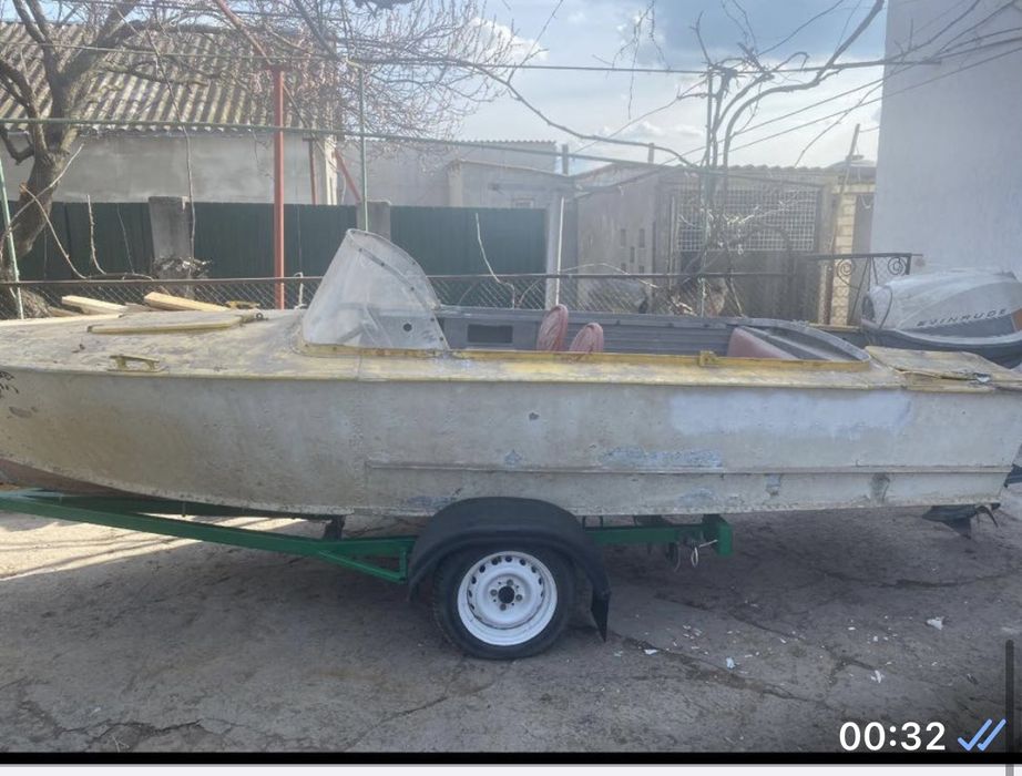 Продам алюміневу лодку .{Прогрес 2} з мотором і лафетом