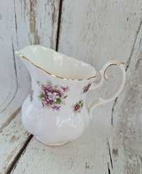 Mlecznik Royal Albert z serii Sweet Violets, biała, profilowana porcel