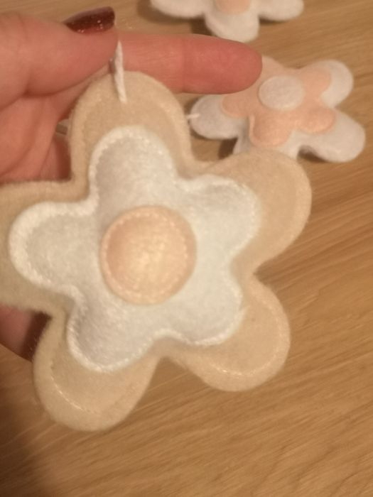 Zawieszki filcowe kwiatki 5 sztuk