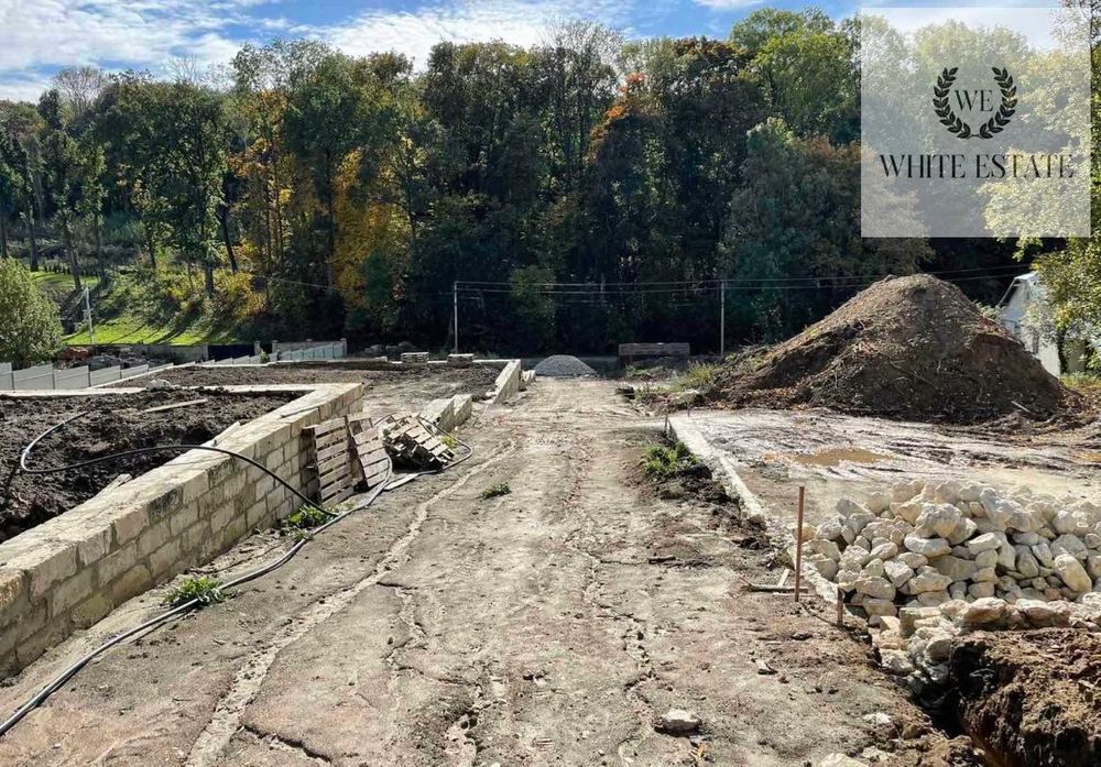 Будинок в котеджному містечку