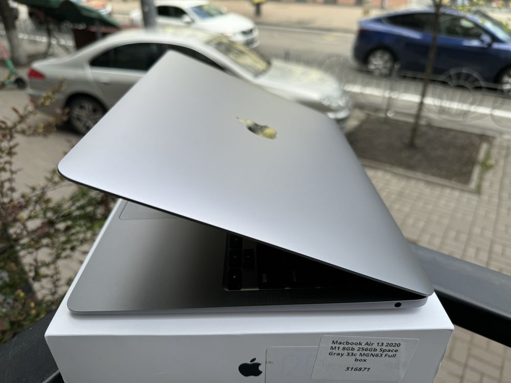 Macbook Air 13” M1 8/256gb Space Gray ідеальний стан