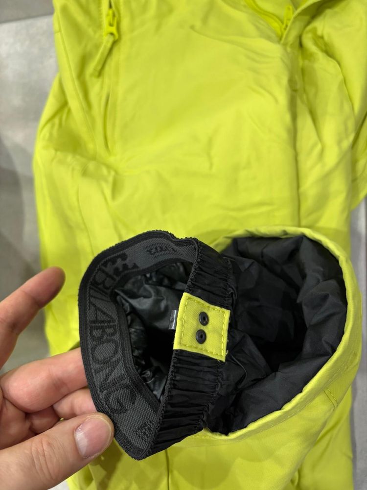 Spodenki narciarskie/snowboardowe Billabong rozmiar 150.