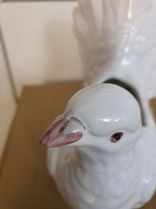 Porcelanowy gołąbek, doniczka.