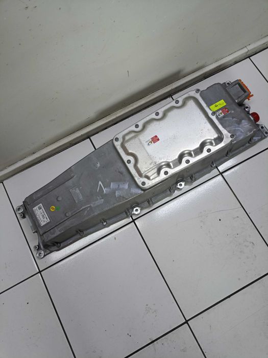 Izolator akumulatora baterii Porsche taycan 1