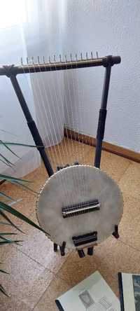 Lira, um instrumento musical,  15 cordas