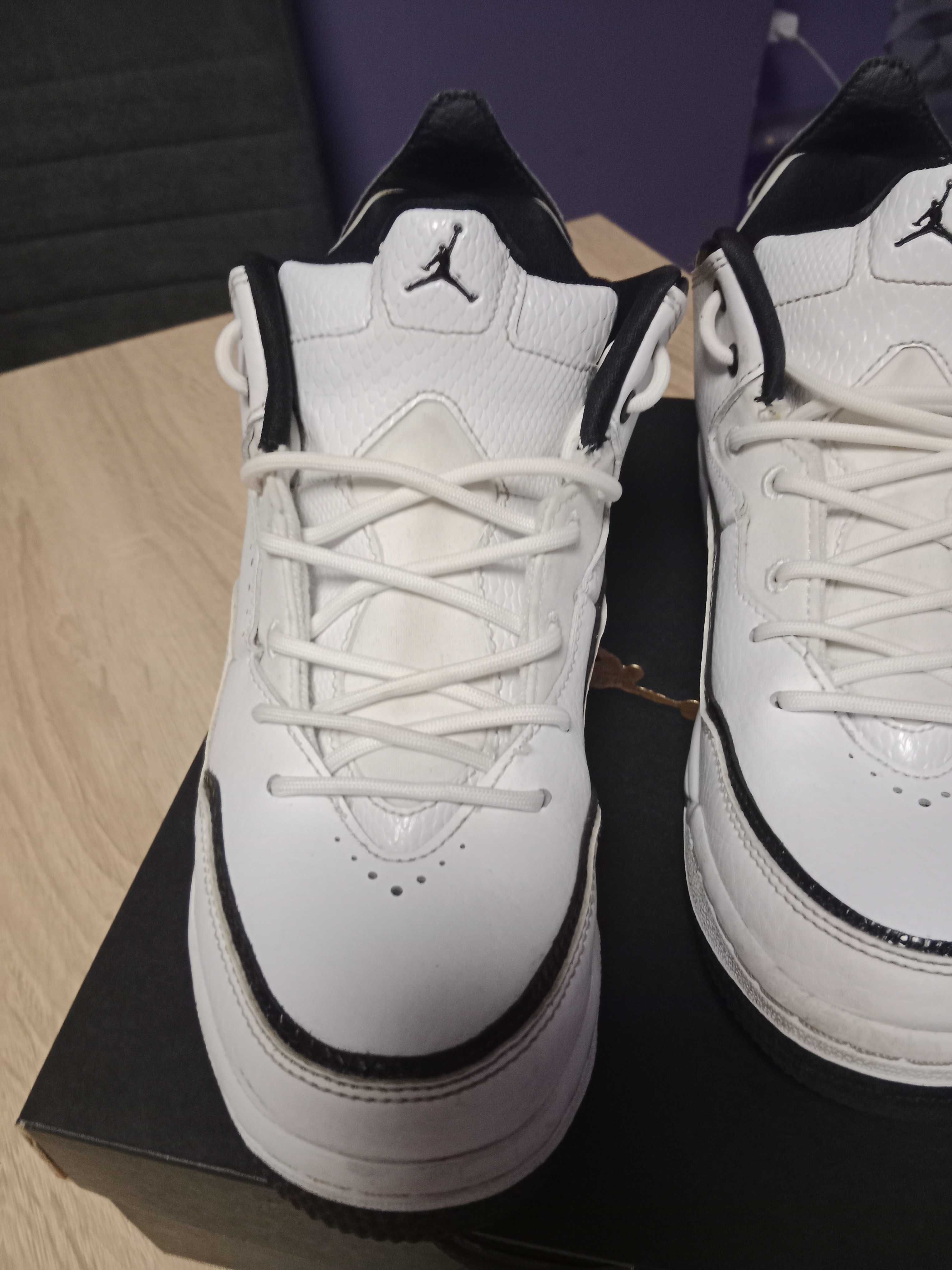 Buty Jordan 38.5 białe