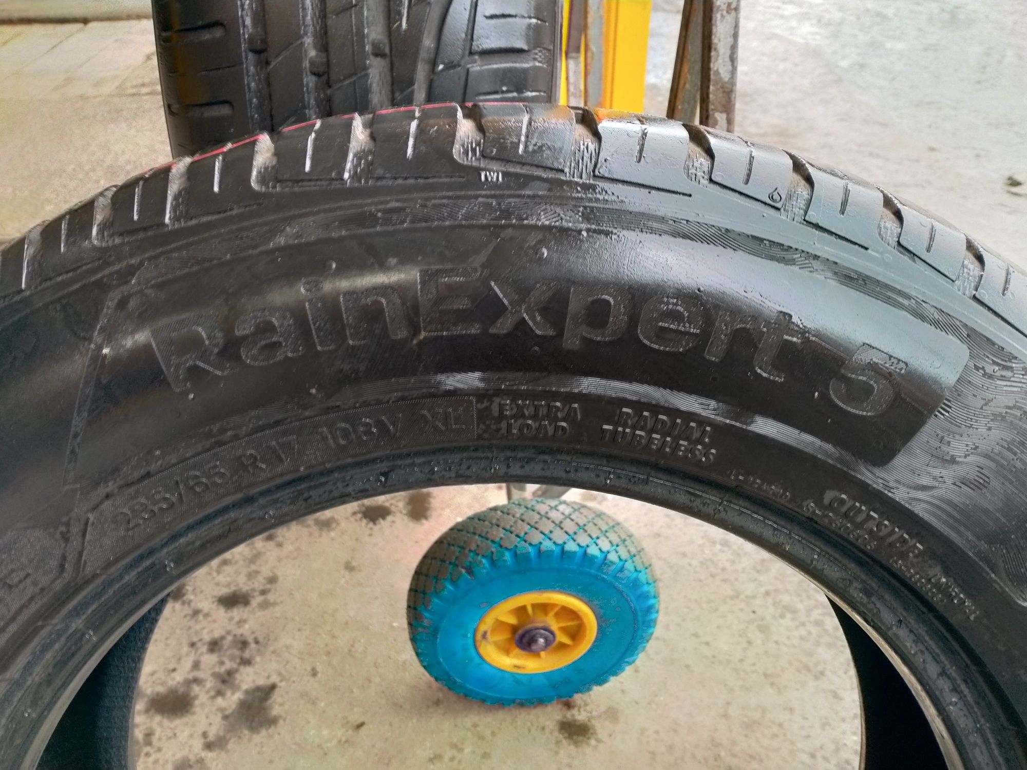 235/65 R17 UNIROYAL RainExpert 5. 2шт.