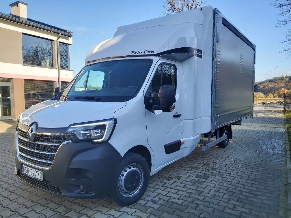 Wynajem busów 9 osobowych Renault Trafic LONG