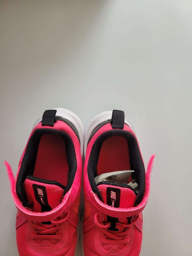 Buty Nike dziewczęce różowe rozmiar 33
