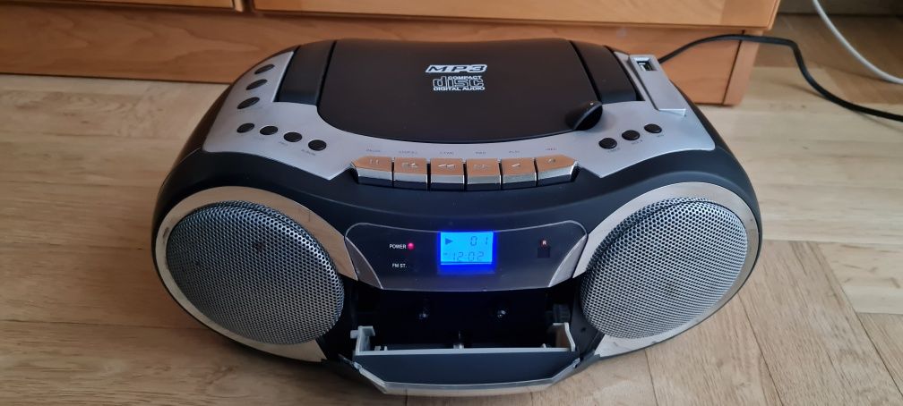 Radiomagnetofon z CD DAEWO TP 605 GU