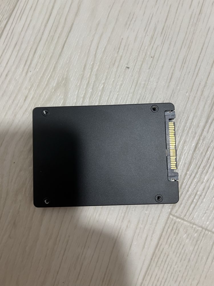 Накопичувач SSD U.2 2.5 7.68TB PM983 Samsung MZQLB7T6HMLA-00007