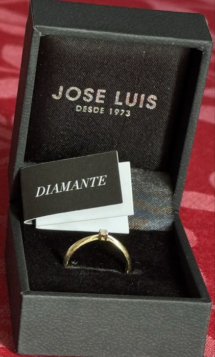 Anel ouro 18k e pedra diamante.