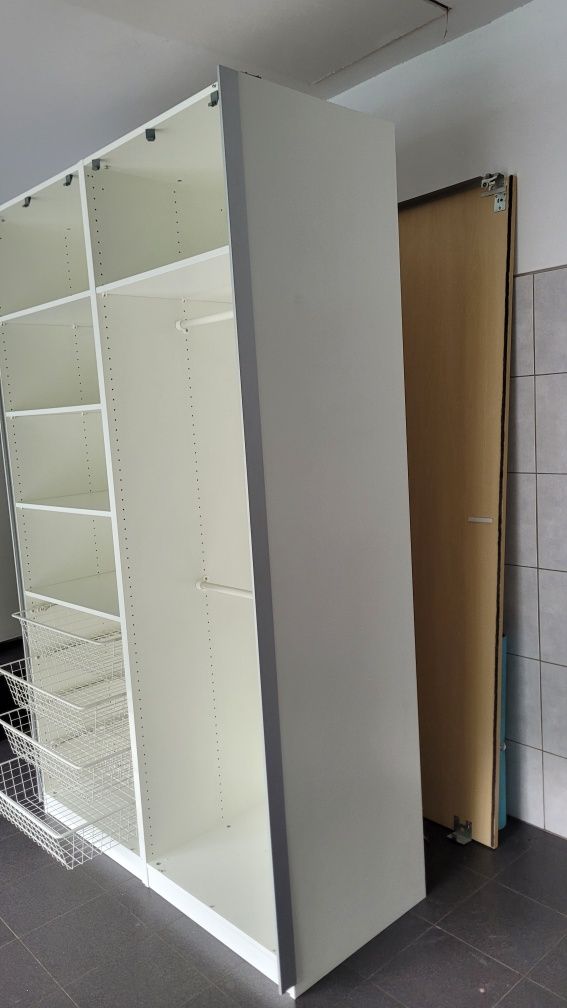 Szafa z drzwiami przesuwnymi IKEA