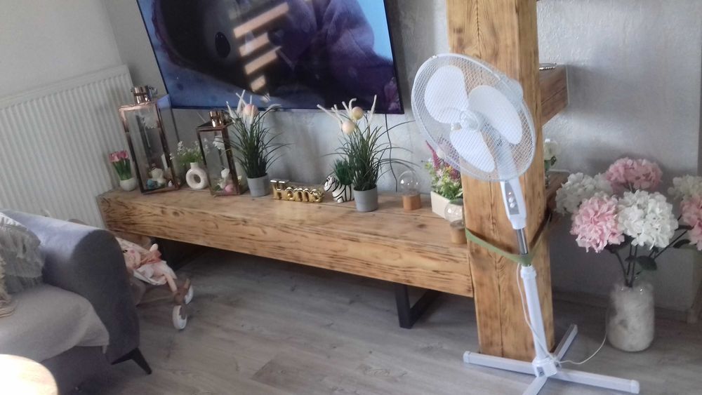 Półka pod telewizor