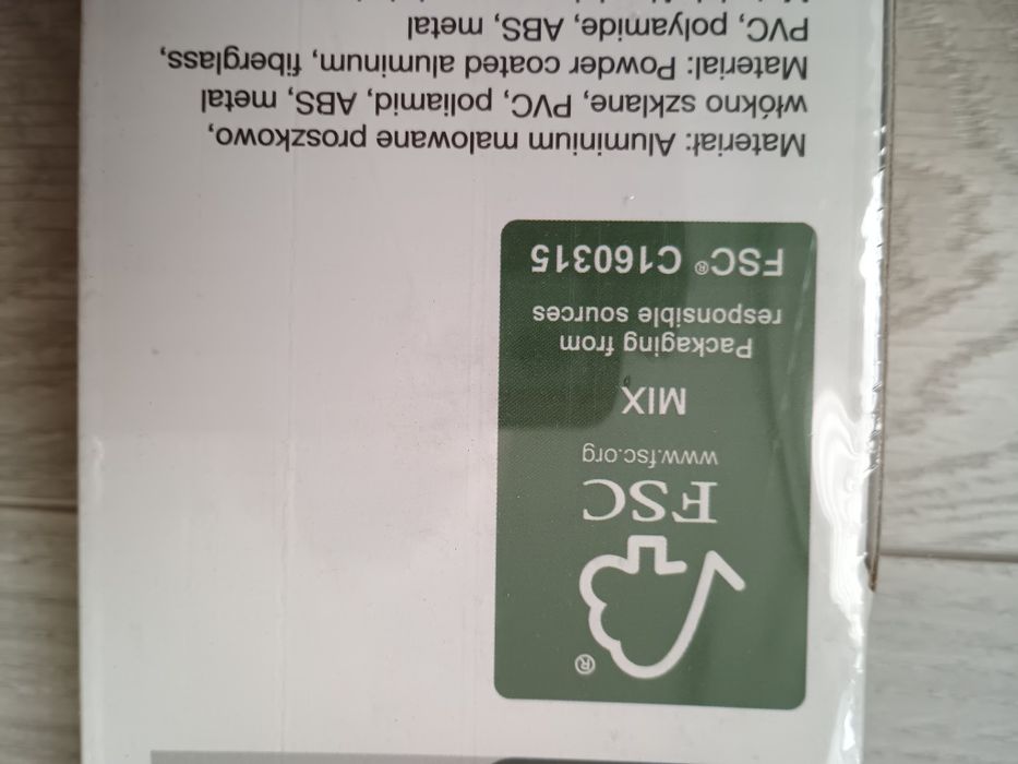 Moskitiera na okno okienna z aluminiową ramą biała nowa