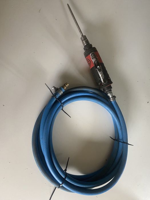 Szlifierka pneumatyczna CHICAGO PNEUMATIC z wężem, stan bdb, faktura!