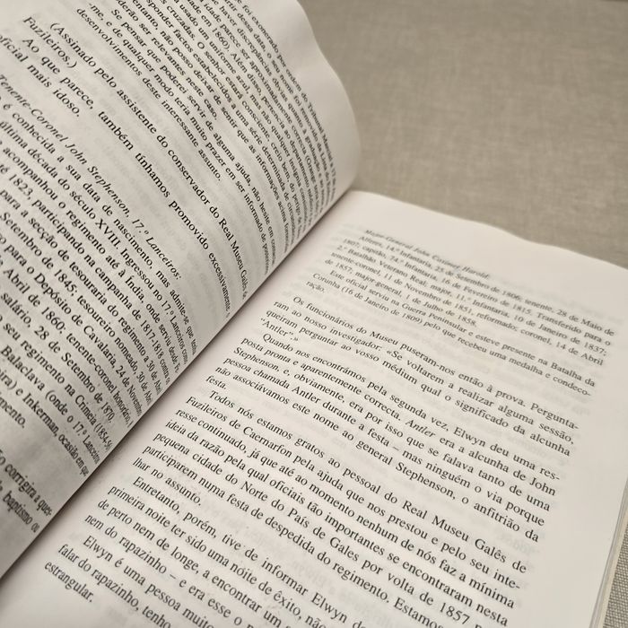 Livro "Viver com Fantasmas"