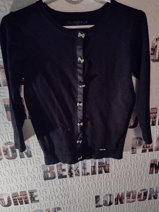 Sweterek zapinany na guziki