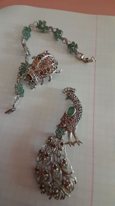 Брошки эксклюзивные парой с изумрудным браслетом