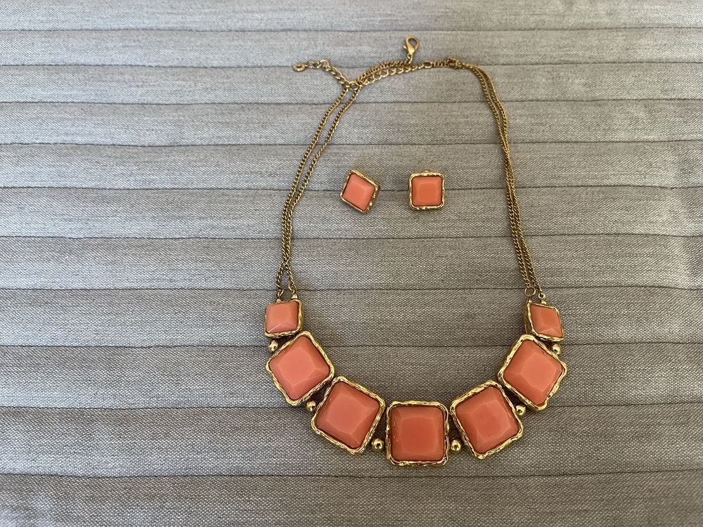 Conjunto de colar e par de brincos