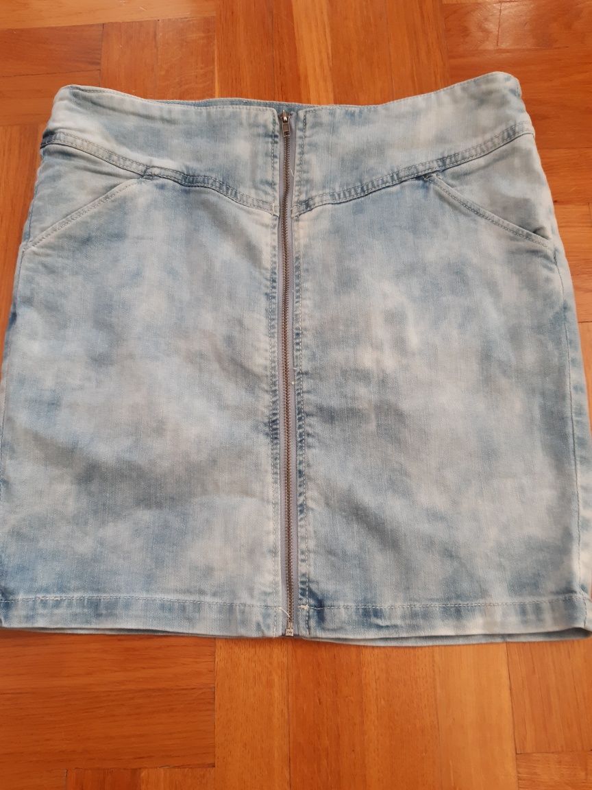 Jeansowa  spódnica  krótka