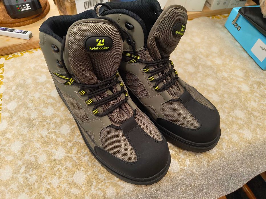 Botas de Pesca Wading com Sola de Borracha – T43 (Novas)