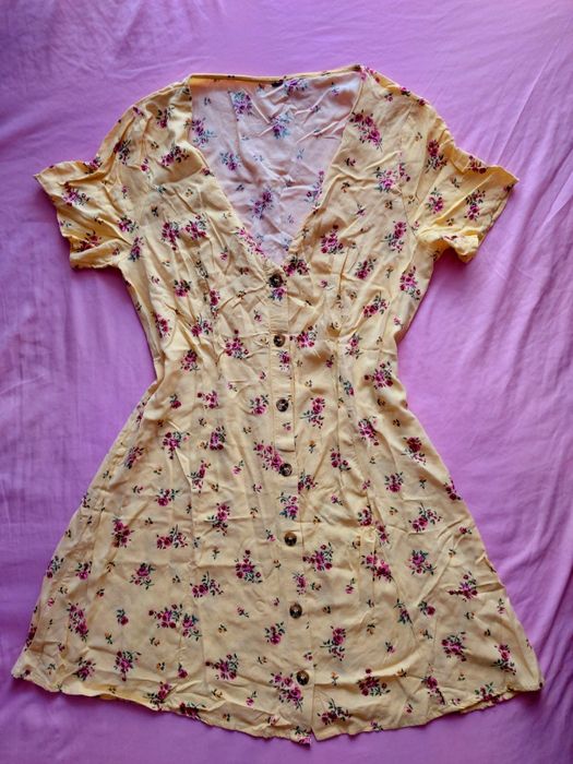 żółta sukienka w kwiaty floral wiskoza na guziki