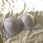 Bialy koronkowy stanik push-up rozmiar 38/ M/ 85C