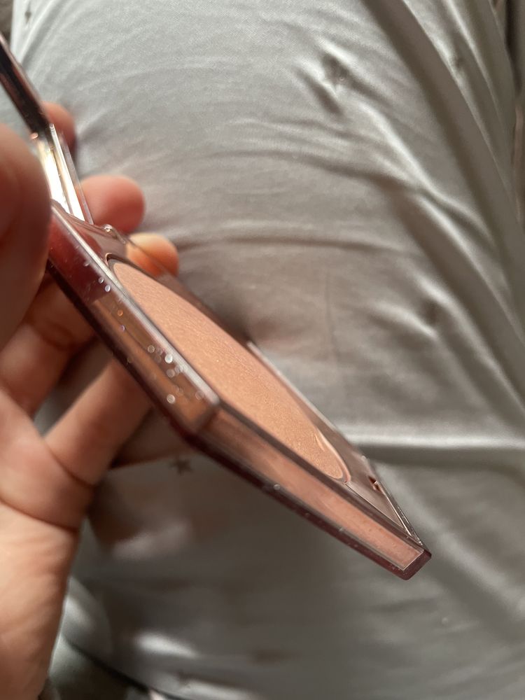 Продам хайлайтер Fenty Beauty