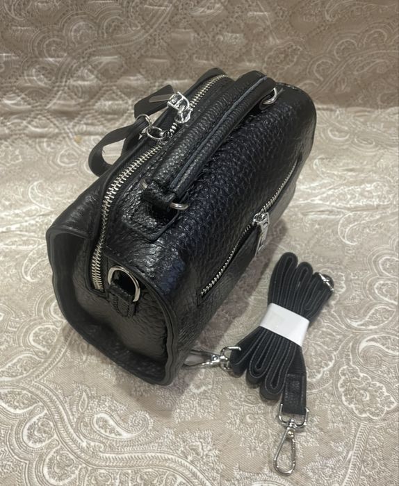 Елегантна шкіряна, красива сумочка