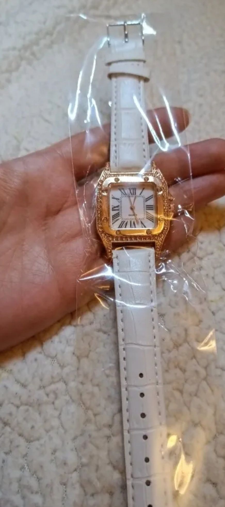 Zegarek z cyrkoniami biały