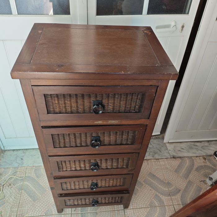 2 camiseiros de madeira com 5 gavetas oferta da mesa de cabeceira 150€