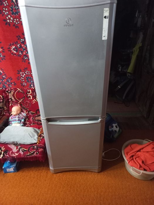 Холодильник Індезіт