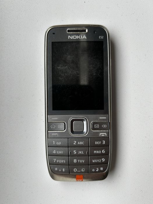 Telefon NOKIA E52