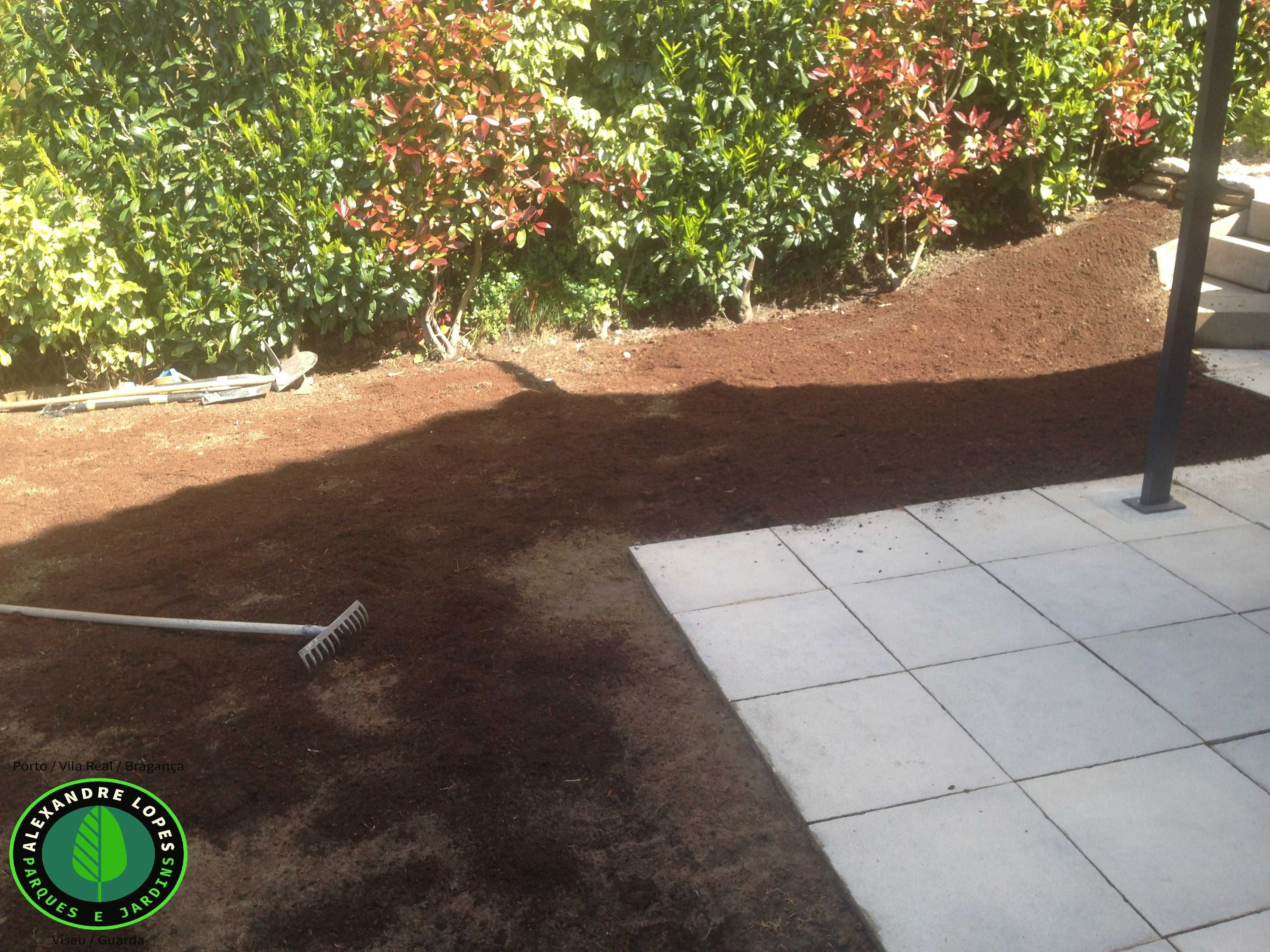 Realizamos jardins ou relvados ao m2
