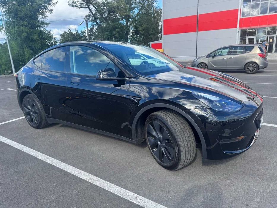Майже нова сама дальнобійна Tesla Model Y! 2024р