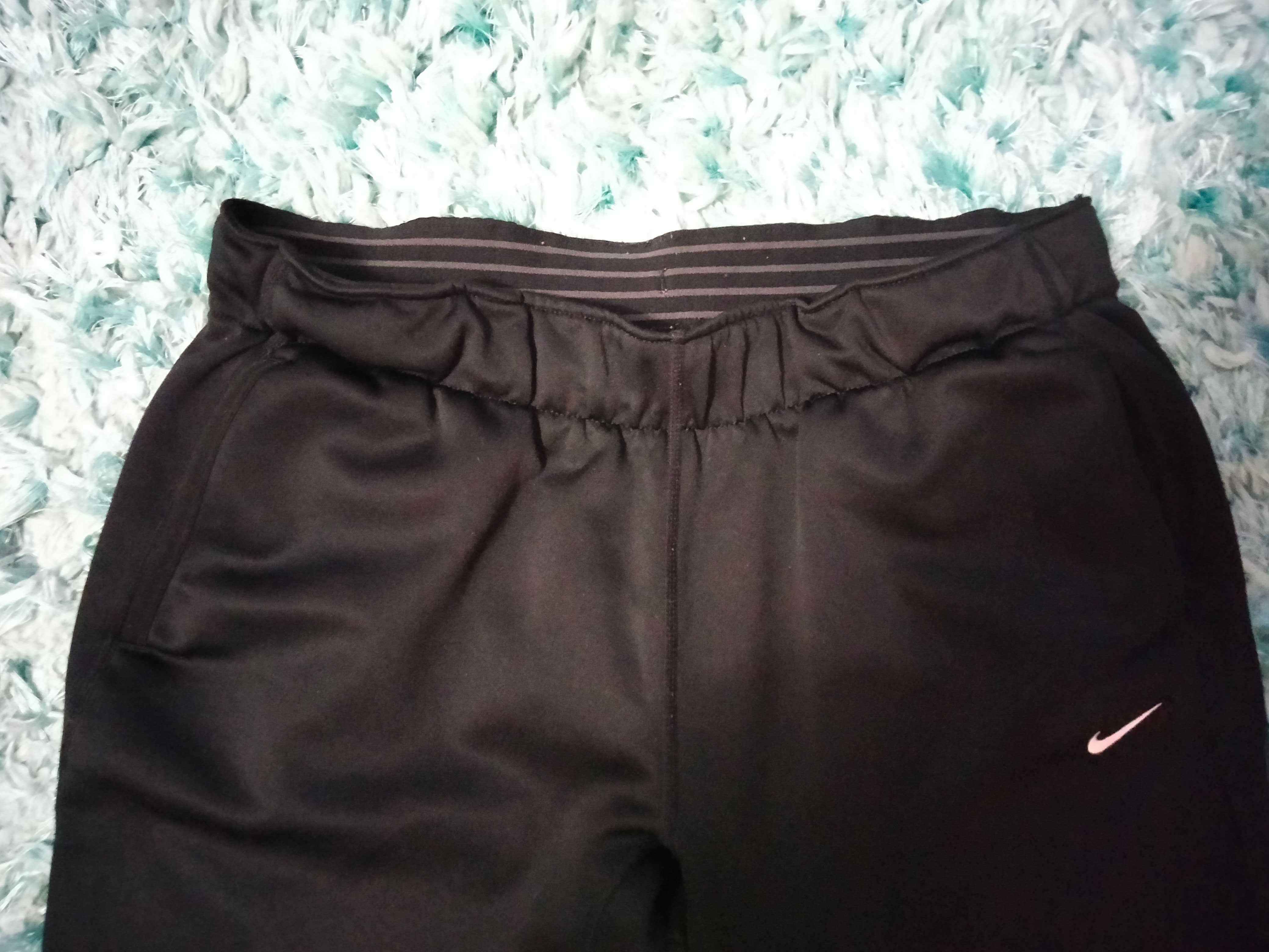 Klasyczne spodnie dresy Nike r.S