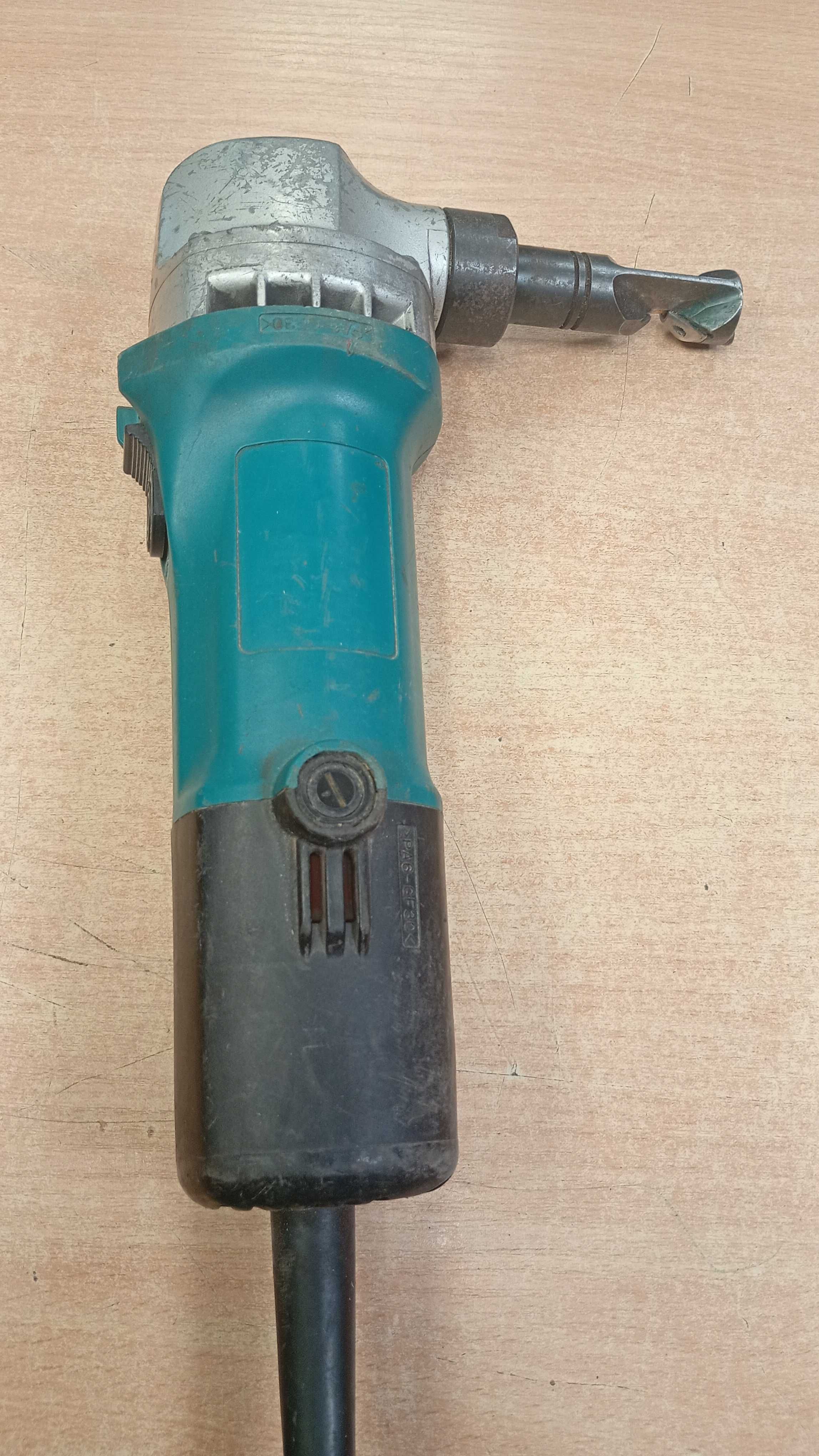 Nożyce skokowe do blachy 550W MAKITA JN1601  Komis MADEJ Dębica