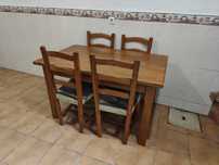 Mesa de madeira + 4 cadeiras
