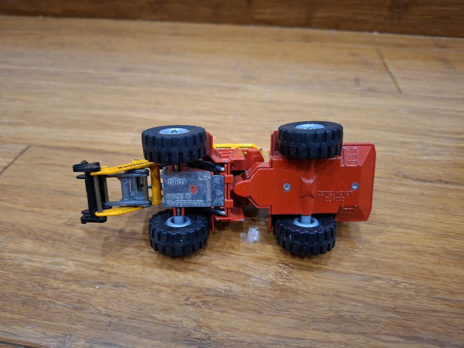 Model Siku 2366 Zettelmeyer ZL4002 ładowarka