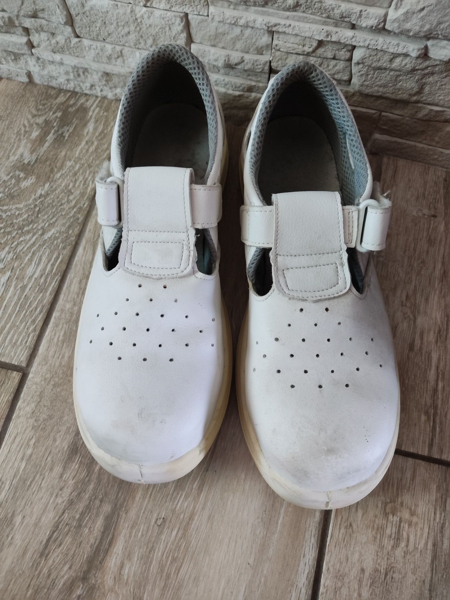 Buty BHP białe sandały 43 jak nowe