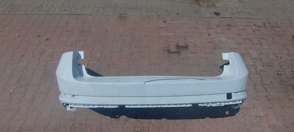 Skoda Superb 3 biały zderzak tylny uszkodzony