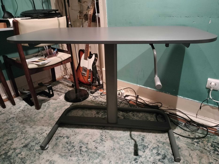 Secretaria Segrare (Ikea) elevatória, como nova.