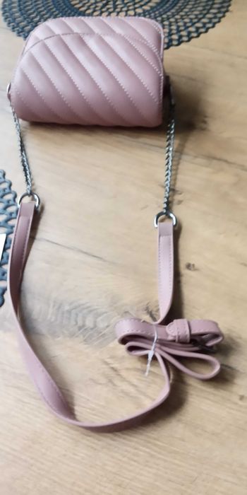 śliczna mała  elegancka torebka częściowo na łańcuszku-Nowa