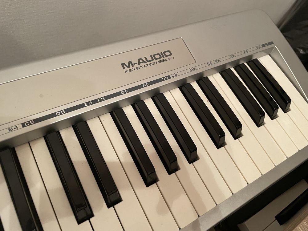 Полноразмерная миди клавиатура M-Audio Keystation 88es midi пианино