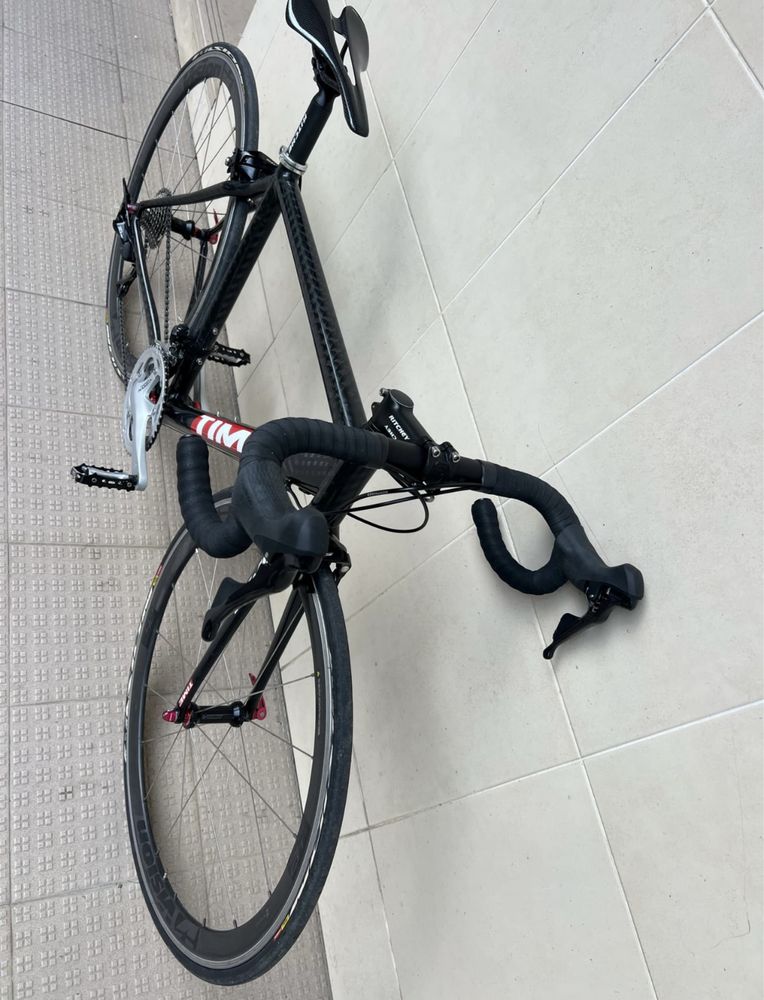 Bicicleta de estrada em carbono Time