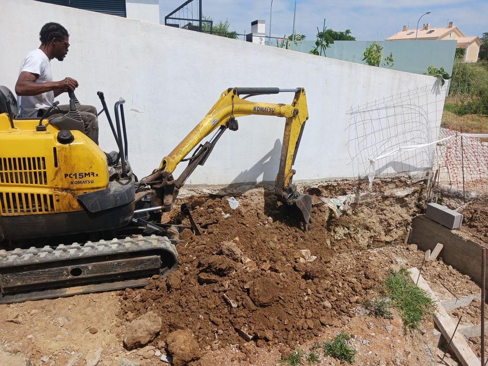 Serviços viaturas basculantes / caixa aberta/ mini giratoria/ Bobcat