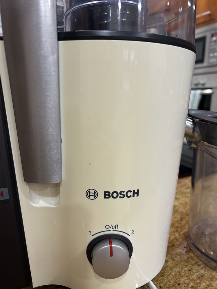 Máquina de fazer sumos/ Centrifugadora Bosch